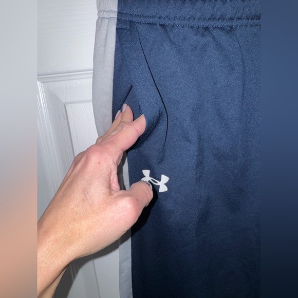 Under Armour Youth XL Navy Track Pants Gray Stripe Loose Fit Athletic Joggers - Picture 3 of 6